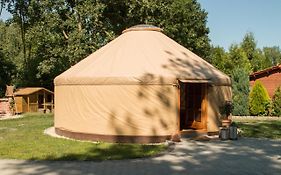 Moderne Jurte Herbsleben